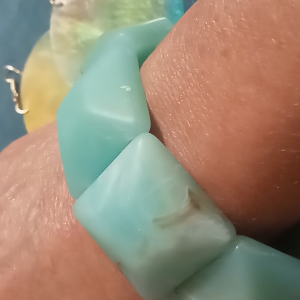 Shell earrings & chunky expandable bracelet. Teal blue & yellow - Picture 2 of 6